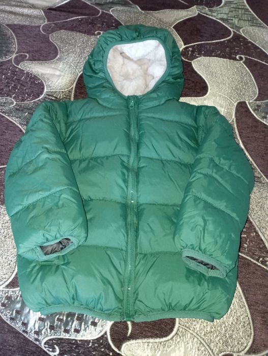 Продам куртку детскую.