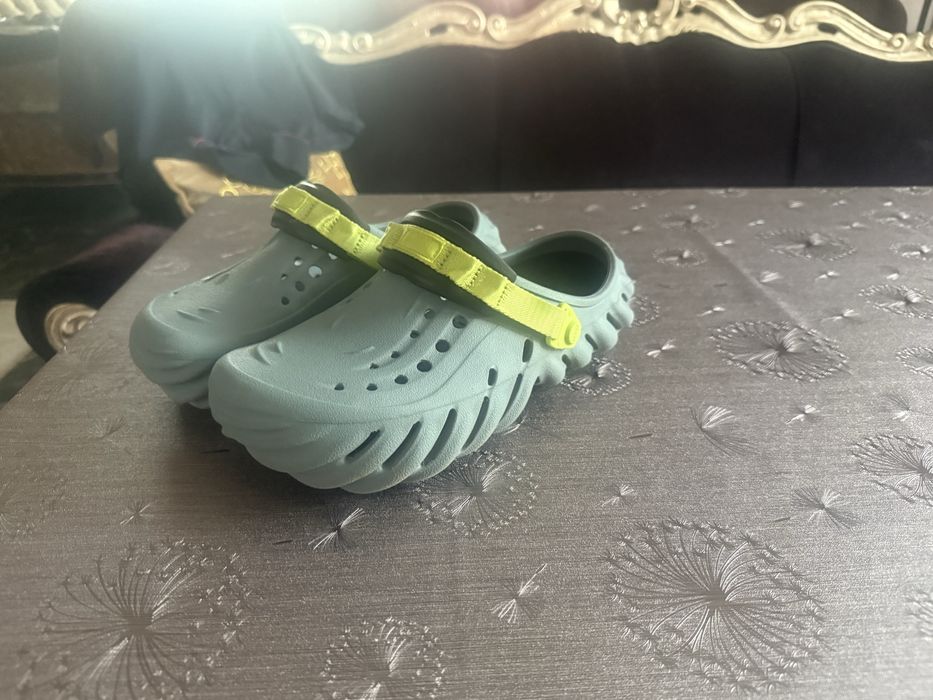 Crocs. Супер удобни.