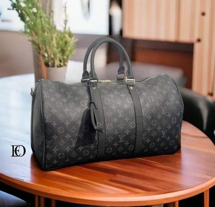 Genti voiaj diverse nuanțe,curea detasabila,saculet, etichetă