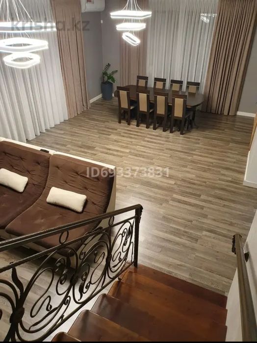 ПРОДАЁТСЯ ДОМ 200 М² В РАЙОНЕ ПЯТИЛЕТКИ
Продаётся просторный, тёплы