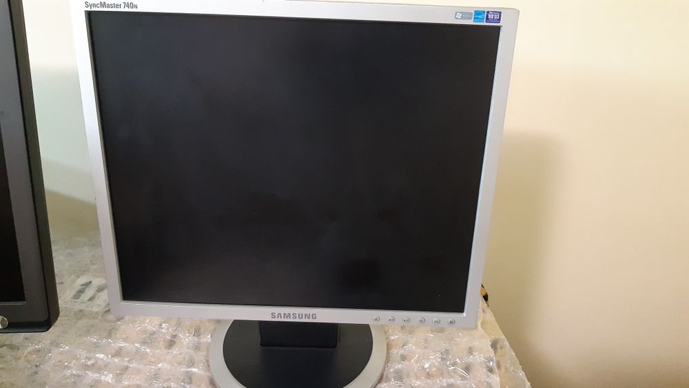 Монитори  3 бр. samsung и acer