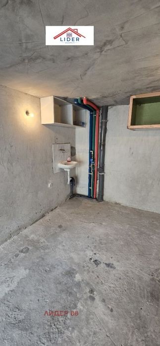 Дава се под наем Гараж / Паркомясто в Плевен, Идеален център - 20 кв.м за 76.5 € - Снимка #1