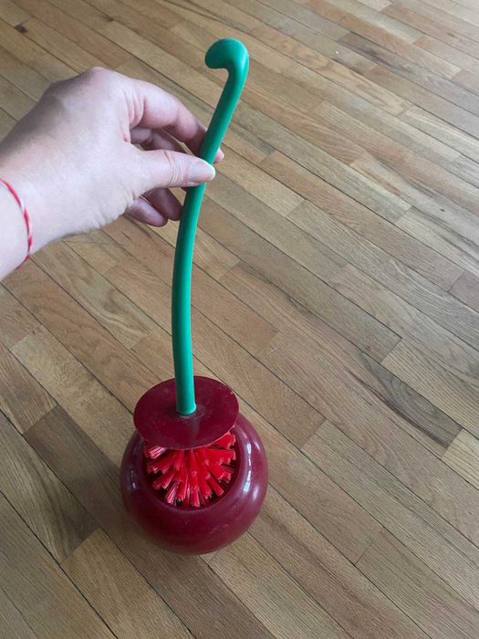 Четка за баня и тоалетна с формата на ЧЕРЕША