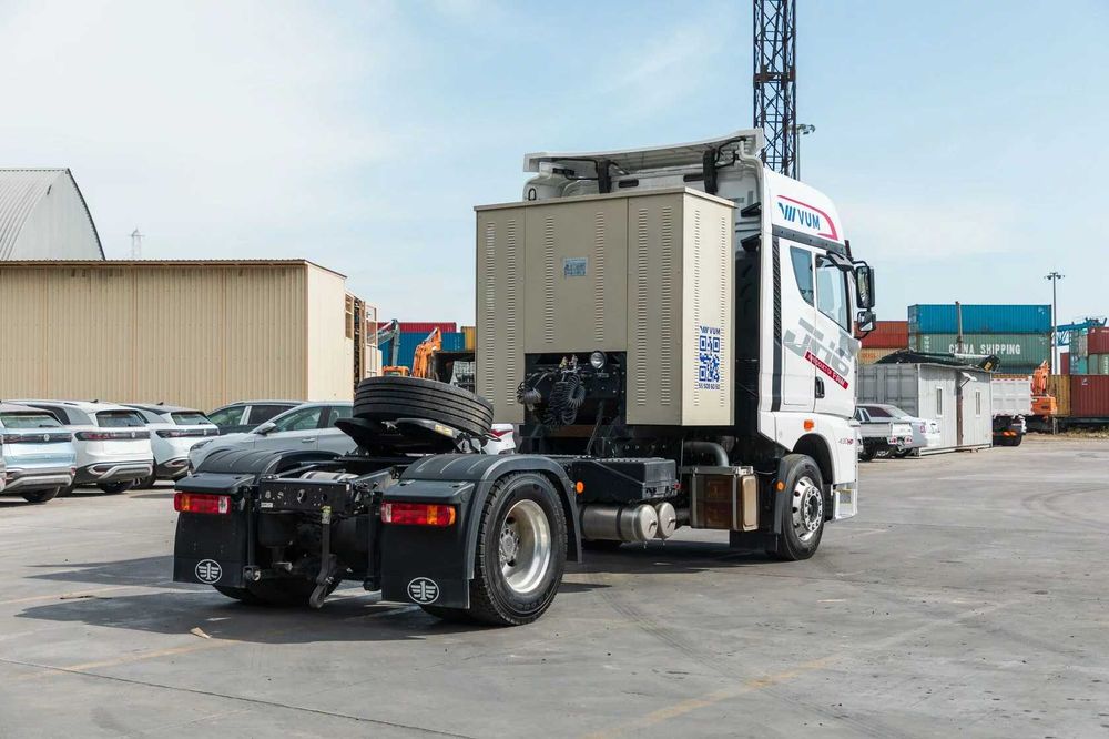 FAW JH 6 4*2 дизельный va CNG (metan) ТЯГАЧИ