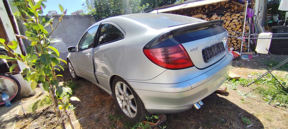 Продава се цял за части Mercedes 220 CDI W203