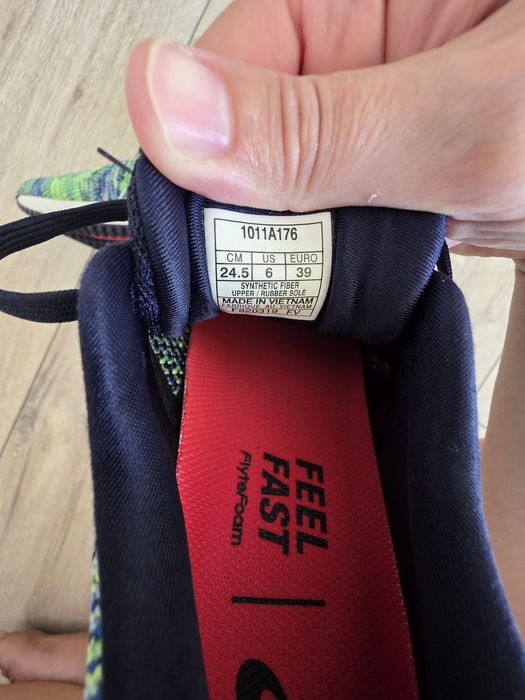 Маратонки Asics 39 размер