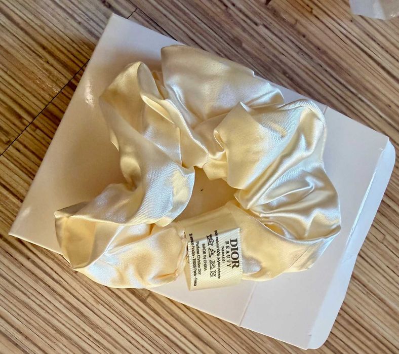 Копринена скърчи Dior Beauty