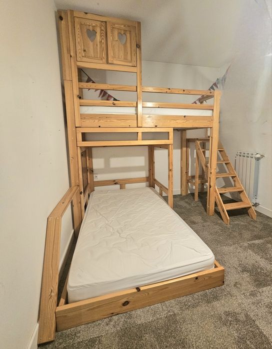 Двуетажно дървено легло + 2 матрака 120/200 и 90/200