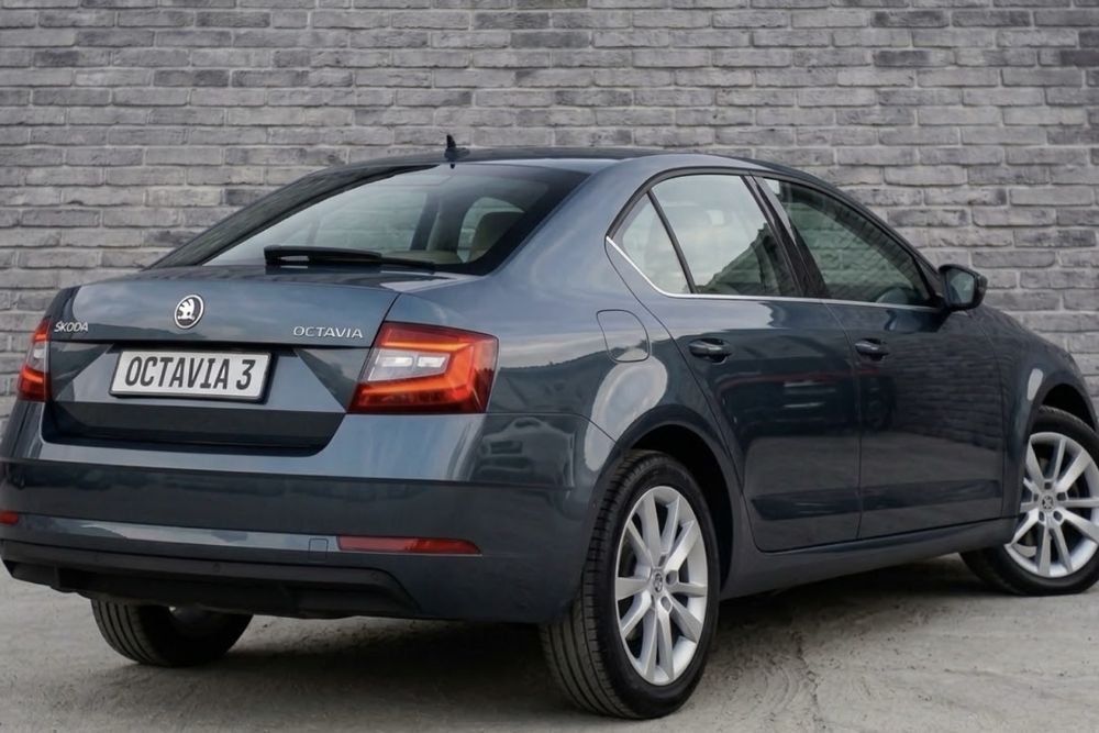Faruri Full Led/Distronic/Lane assist/Side assist/Blind spot assist/Camera/DVD/Lumini ambientale