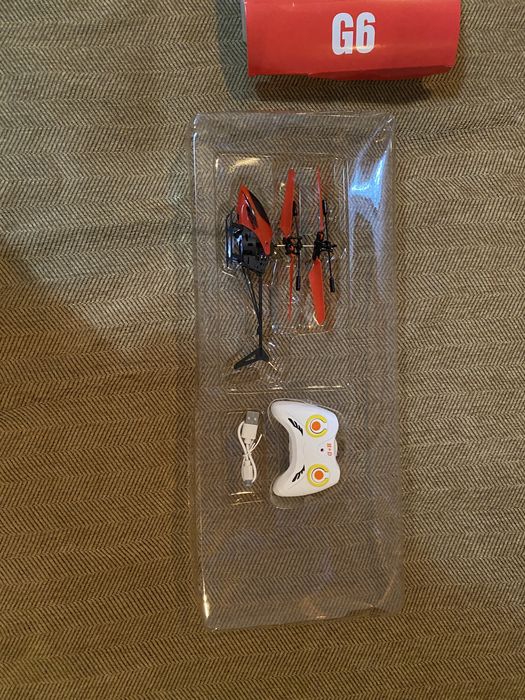 лоетающая игрушка  самолет