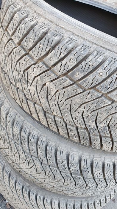 Продам зимние три шины r17