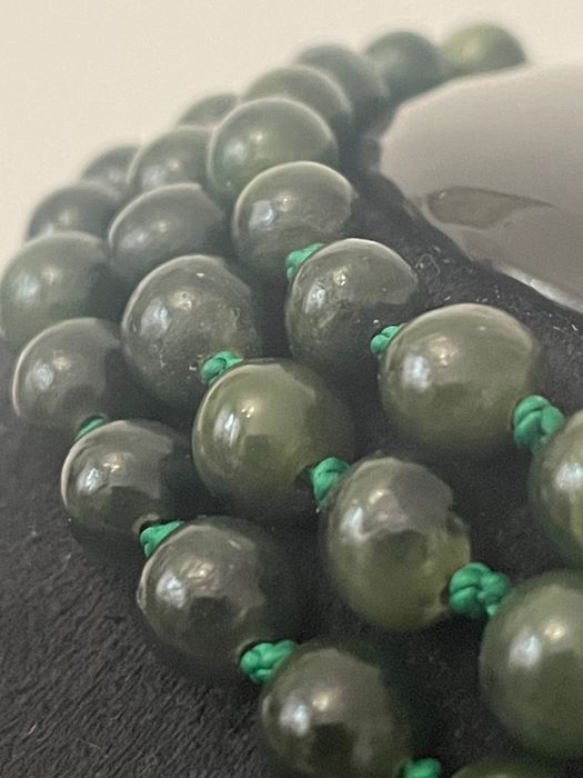 Огърлица  от истински зелен нефрит