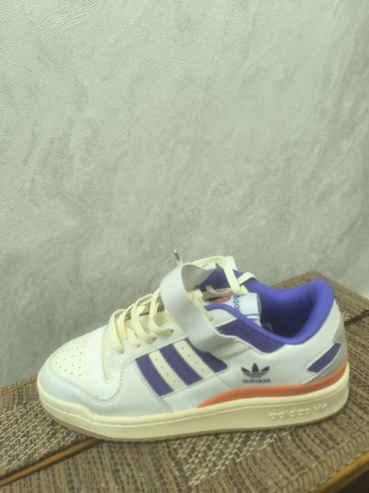 Продам кроссовки новые