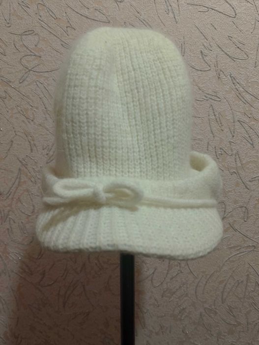 Шапки для девочек, разные (см. фото)