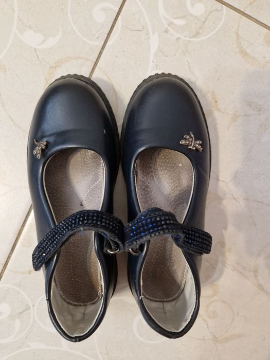 Продам туфли на девочку 29 рр