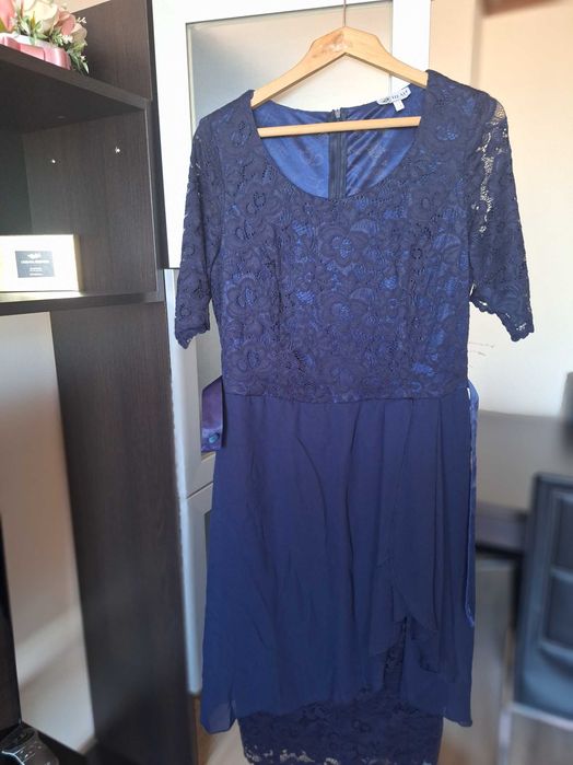 Продавам елегантна дамска рокля