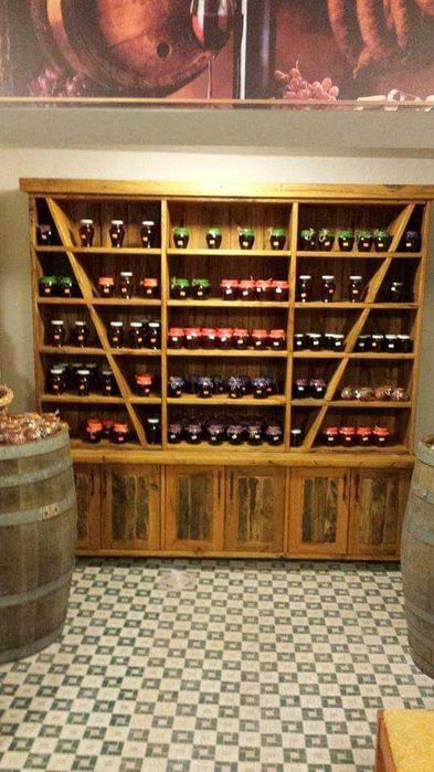 Мебели от стари дъбови греди