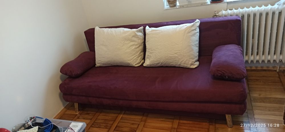 Canapea extensibila in stare bună.