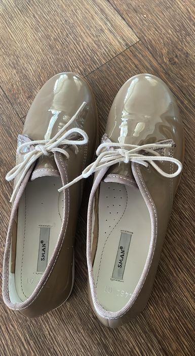 Продам туфли и шлепки. Новые