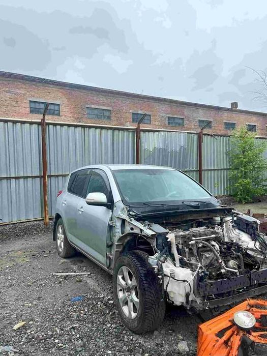 Автомобиль Toyota Rav 4