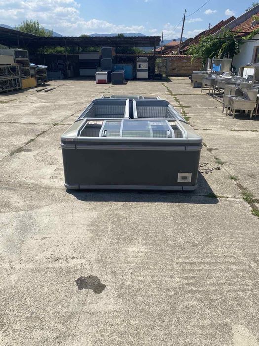 Минусови хладилни витрини AHT