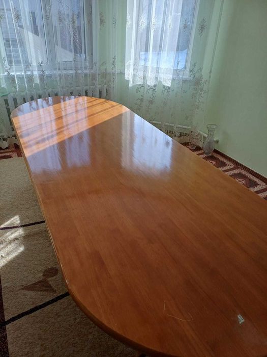 Стол гостевой на 15 персон.