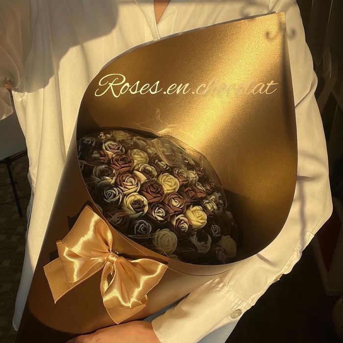 Розы в букетах из шоколада