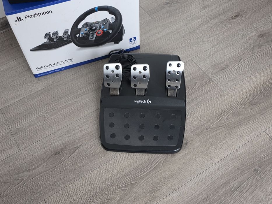 Vand Volan cu pedale Logitech G29
