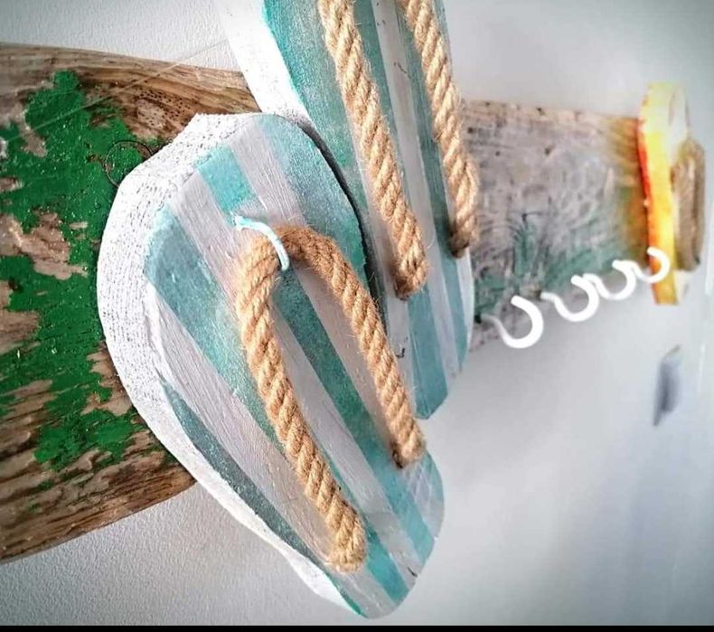 Дървена закачалка