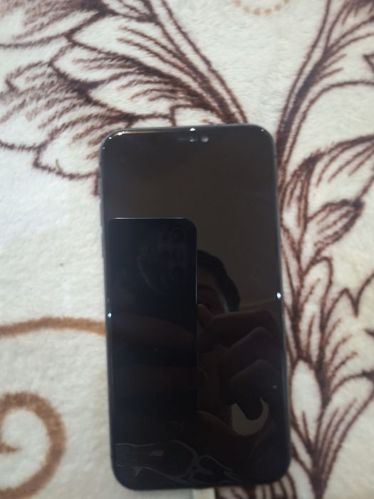 Vand iphone 11 in stare buna