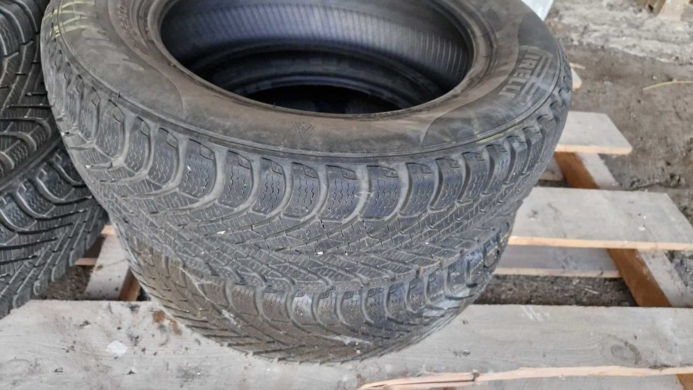 Зимни гуми PIRELLI 185/65 R15 - ползвани един сезон - 4 броя - 240 лв.