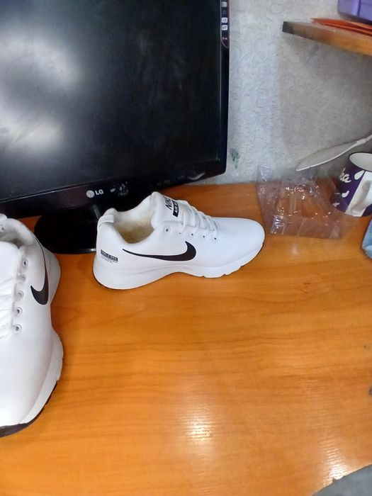 Кроссовки зимние