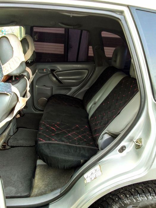 Продам таёта раф4