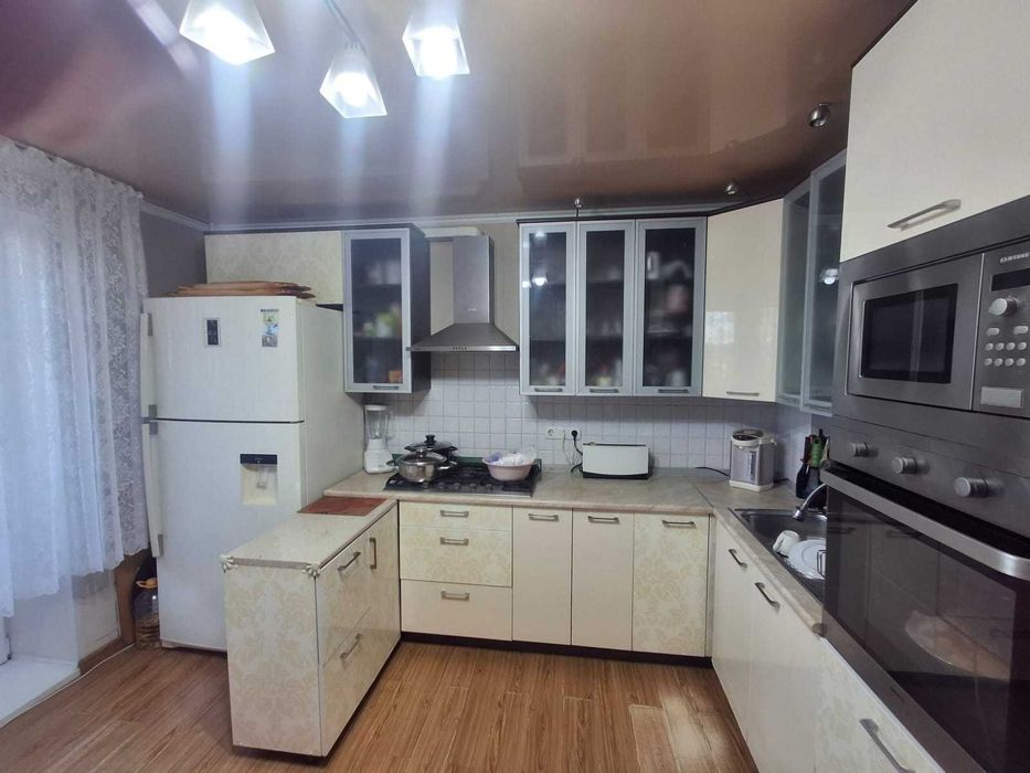 Продам 2 ком квартиру район Дельфина