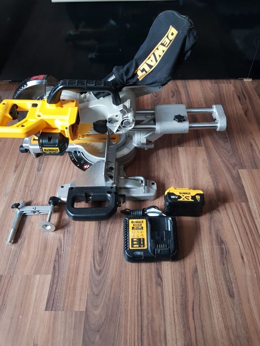 Dewalt DCS 365,circular pe acumulatori,pentru tăieri înclinate.