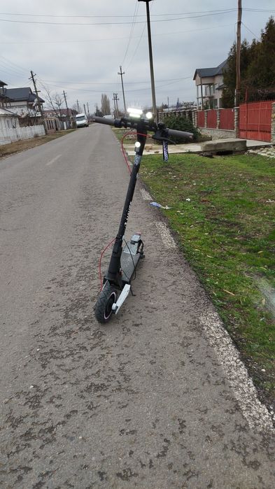 Vând Trotineta impecabila