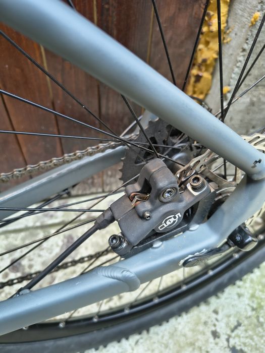 Vând bicicleta cube În stare bună are roți 29 și frâne pe ulei
