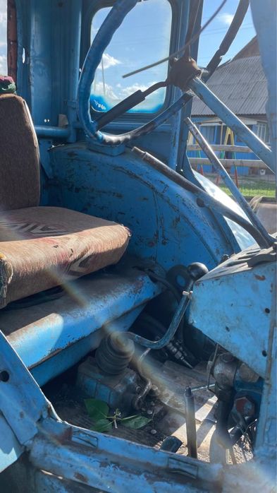 Трактор, в ходовом состоянии, косилка