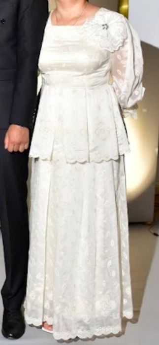 Продам платья вечерние