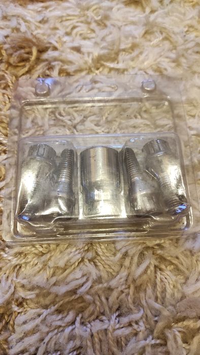 Комплект секретни болтове за джанти конусовидни!