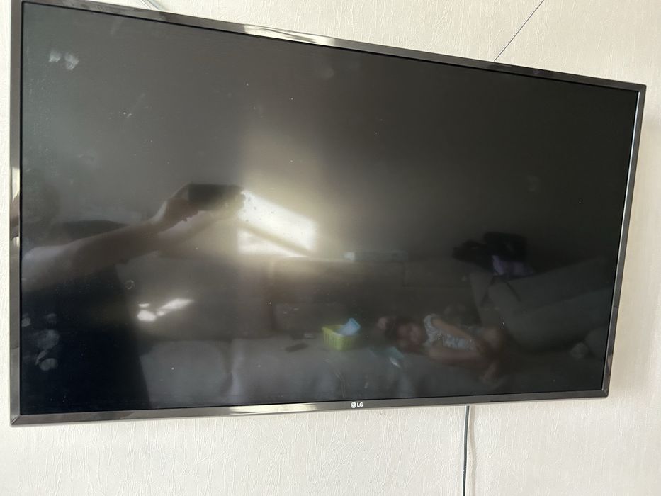 Продам телевизор на запчасти