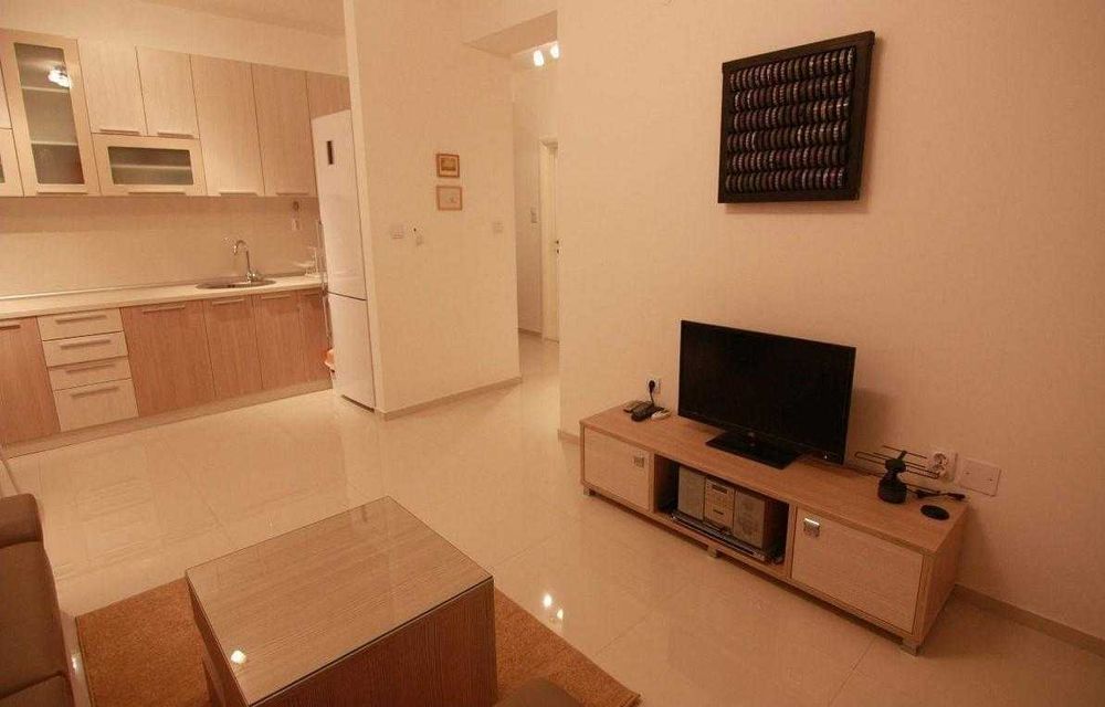 Дава се под наем Двустаен апартамент в Бургас, Братя Миладинови - 61 кв.м за 239.7 € - Снимка #2