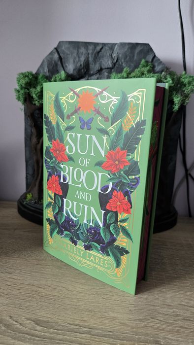 Книги специални издания на Fairyloot и Illumicrate