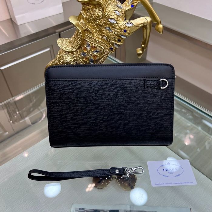Мъжка чанта Prada със заключващ механизъм
