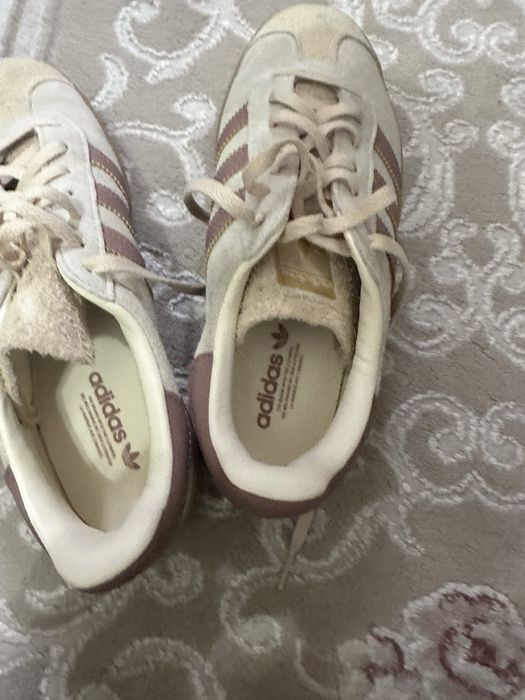 Adidas  noi , cu talpa inalta foarte comozi