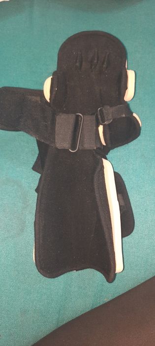 Atela după accident vascular mana stanga