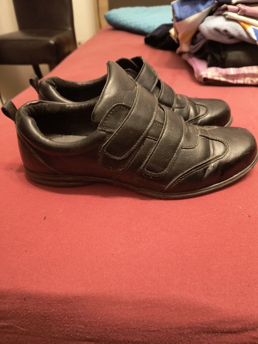 Vând pantofi sport mărimea 40