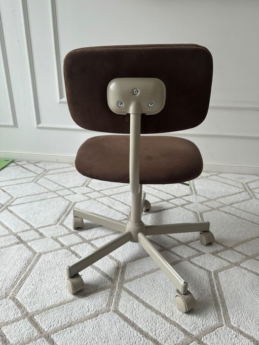 Вращающийся рабочий стул IKEA БЛЕКБЕРГЕТ