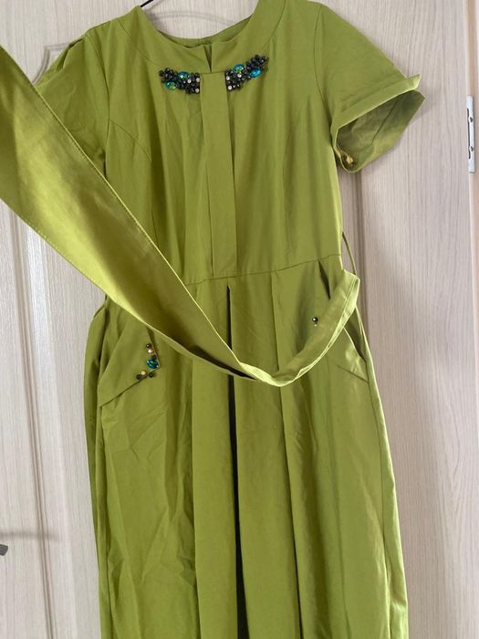 Көйлек жасыл түсті