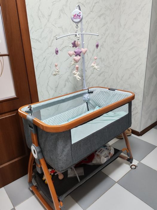 Продам кроватку, мобиль в подарок